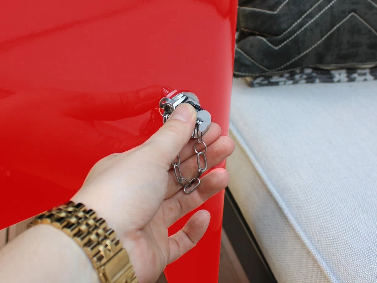 AXI Retro Cooler Rood - Koeler Met Wielen - 76L Inhoud - Koelbox Met Aftapkraan 6 AXI Retro Cooler Rood - Koeler Met Wielen - 76L Inhoud - Koelbox Met Aftapkraan - Afbeelding 4